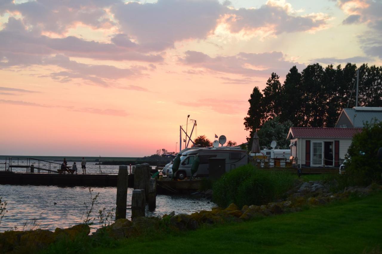 Slaaphuisjes Lauwersmeerplezier! Bed & Breakfast Lauwersoog Bagian luar foto